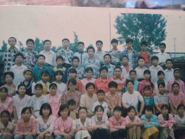 桑庄中心小学1997届某班毕业照